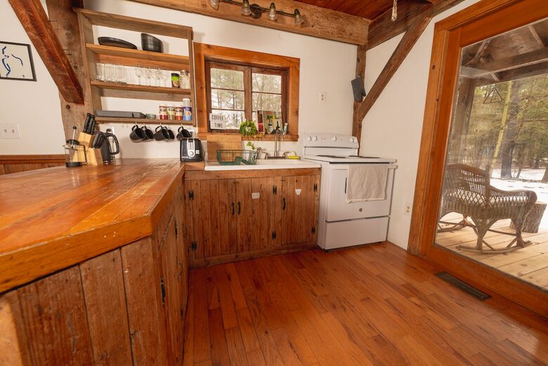 Cozy Cabin in Woods | 2 miles to Lake - Willsboro, New York