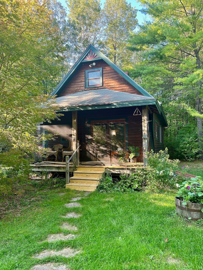 Cozy Cabin in Woods | 2 miles to Lake - Willsboro, New York