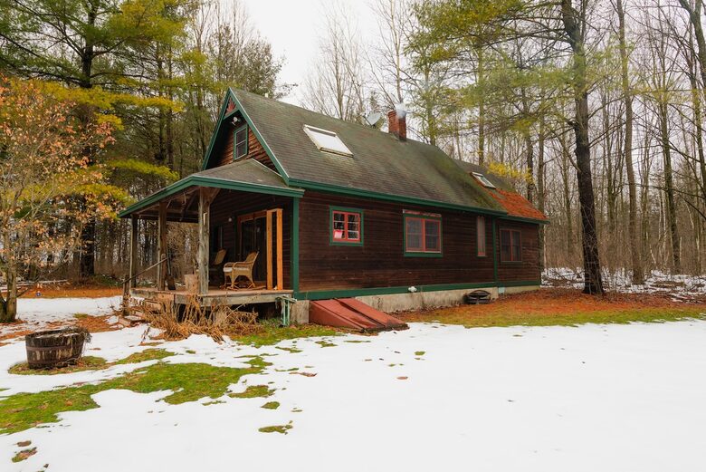 Cozy Cabin in Woods | 2 miles to Lake - Willsboro, New York