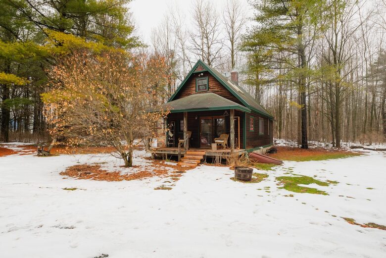 Cozy Cabin in Woods | 2 miles to Lake - Willsboro, New York