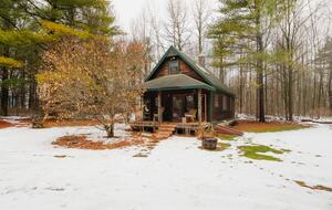 Cozy Cabin in Woods | 2 miles to Lake - Willsboro, New York
