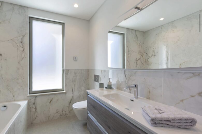 Green bedroom bath room and shower