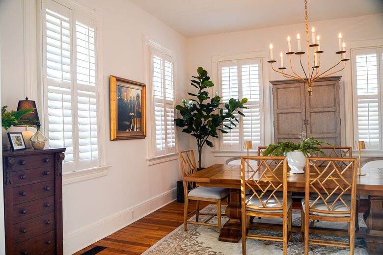 Dining Room w/ Seating for 8