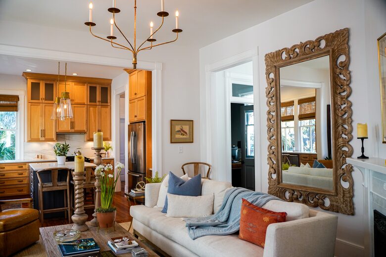 Cozy Living Room near Kitchen