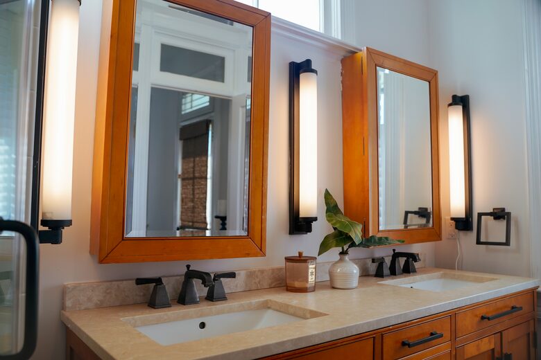 Master Bathroom w/ Walk-in Shower