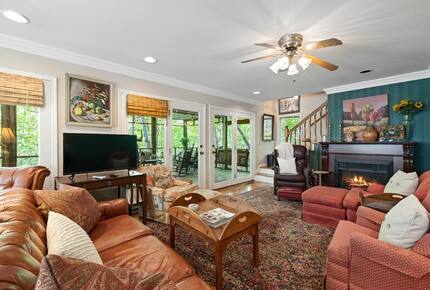 Treetop Montreat Cabin with Creek | 20 minutes to Asheville - Black Mountain, North Carolina