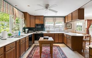 Treetop Montreat Cabin with Creek | 20 minutes to Asheville - Black Mountain, North Carolina
