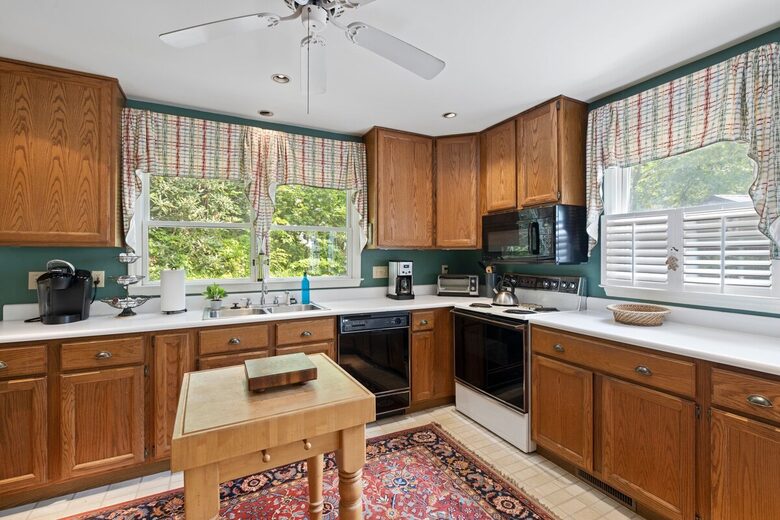 Treetop Montreat Cabin with Creek | 20 minutes to Asheville - Black Mountain, North Carolina