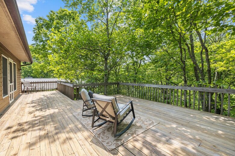 Treetop Montreat Cabin with Creek | 20 minutes to Asheville - Black Mountain, North Carolina