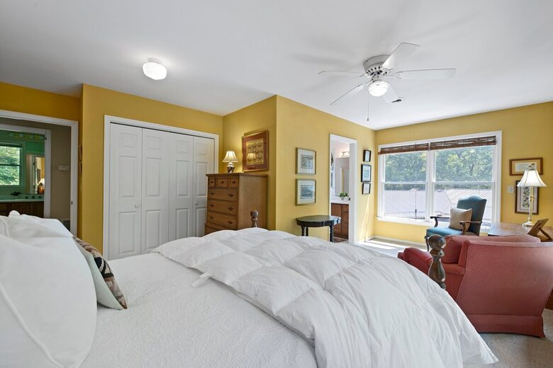Treetop Montreat Cabin with Creek | 20 minutes to Asheville - Black Mountain, North Carolina