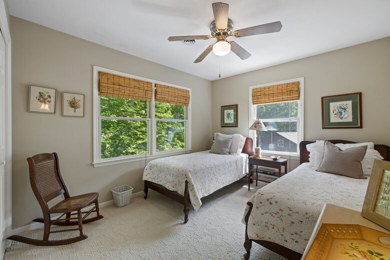 Treetop Montreat Cabin with Creek | 20 minutes to Asheville - Black Mountain, North Carolina