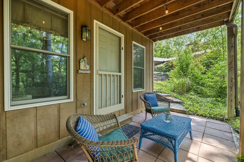 Treetop Montreat Cabin with Creek | 20 minutes to Asheville - Black Mountain, North Carolina