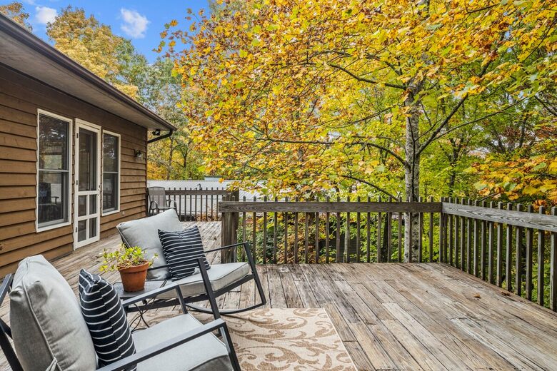Treetop Montreat Cabin with Creek | 20 minutes to Asheville - Black Mountain, North Carolina