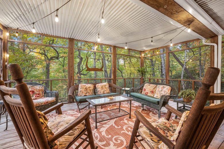 Treetop Montreat Cabin with Creek | 20 minutes to Asheville - Black Mountain, North Carolina