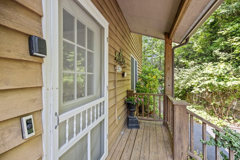 Treetop Montreat Cabin with Creek | 20 minutes to Asheville - Black Mountain, North Carolina