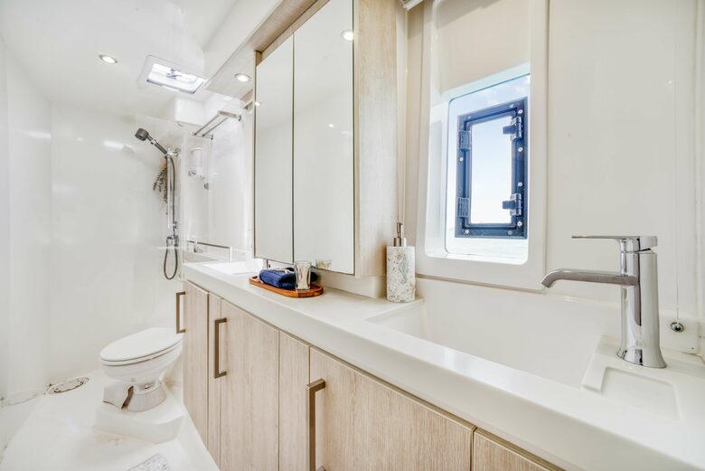 Standard aft master bathroom