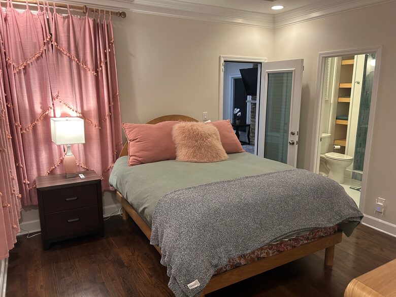 Bedroom with queen size bed
