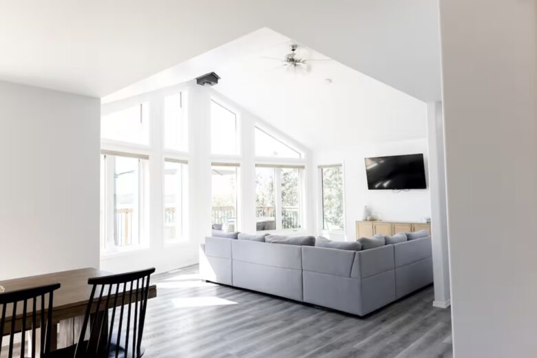 Newly Built Lakefront Cabin - Ninette, Canada