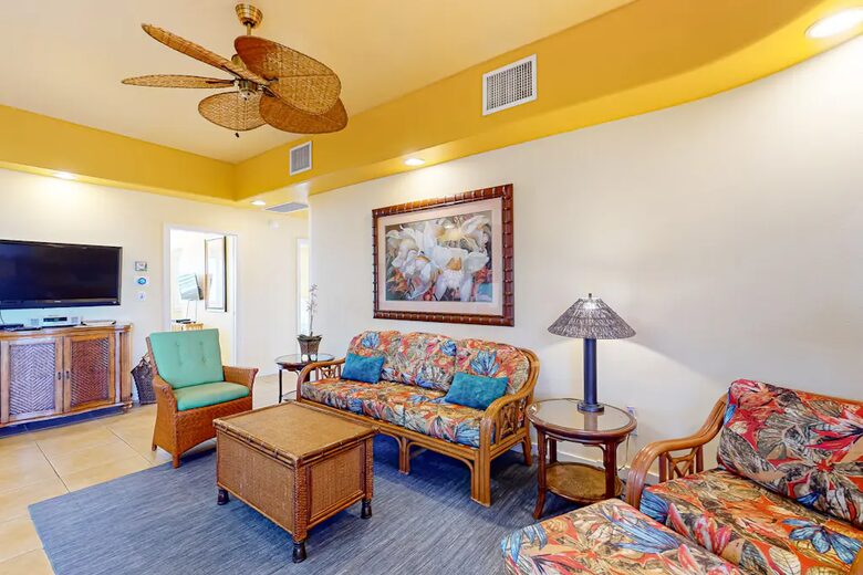 Kahalu'u Beach Condo with Infinity Pool & Spa - Kailua Kona, Hawaii
