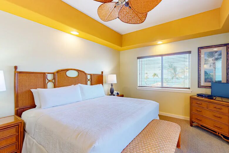 Kahalu'u Beach Condo with Infinity Pool & Spa - Kailua Kona, Hawaii