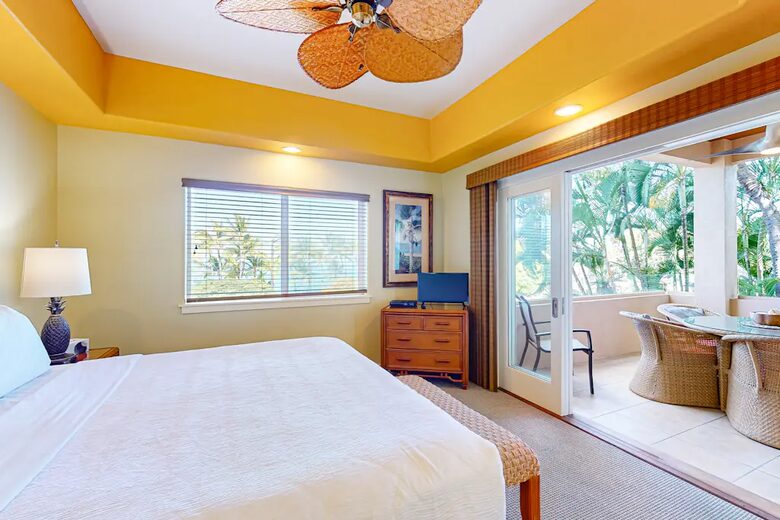 Kahalu'u Beach Condo with Infinity Pool & Spa - Kailua Kona, Hawaii