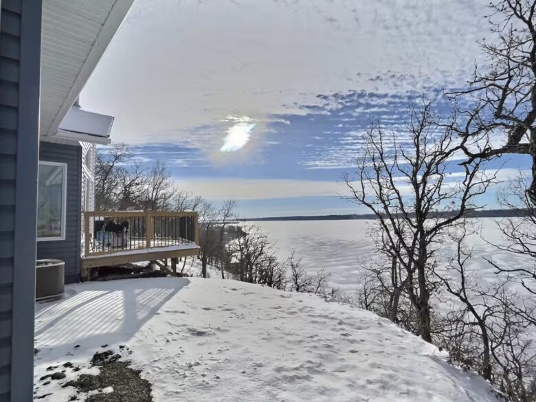 Newly Built Lakefront Cabin - Ninette, Canada