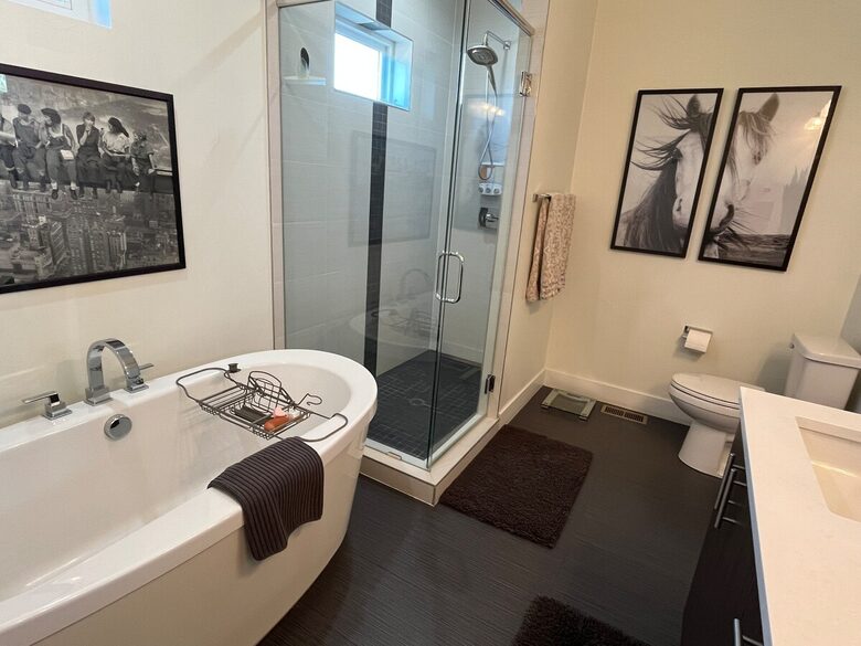 primary ensuite bathroom