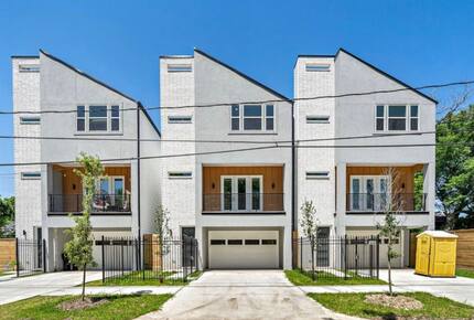 Villa De Briley - Houston, Texas
