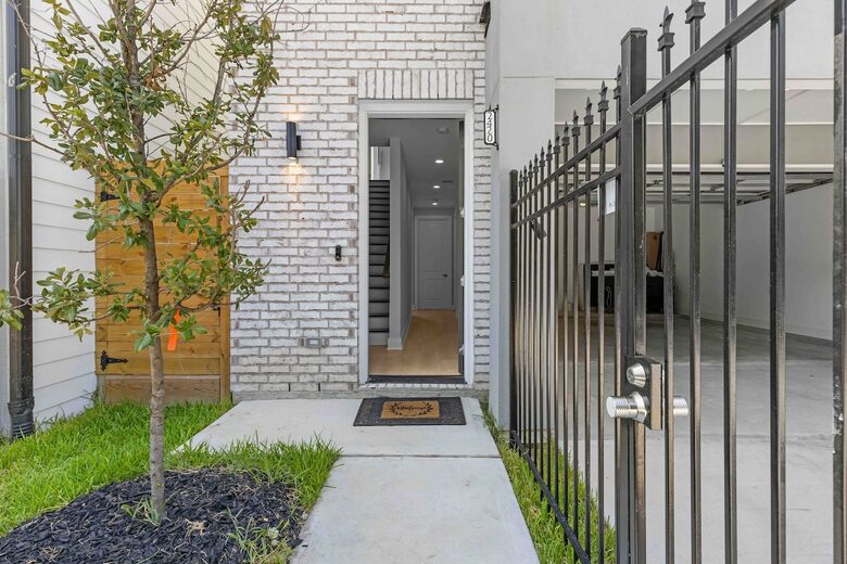 Villa De Briley - Houston, Texas