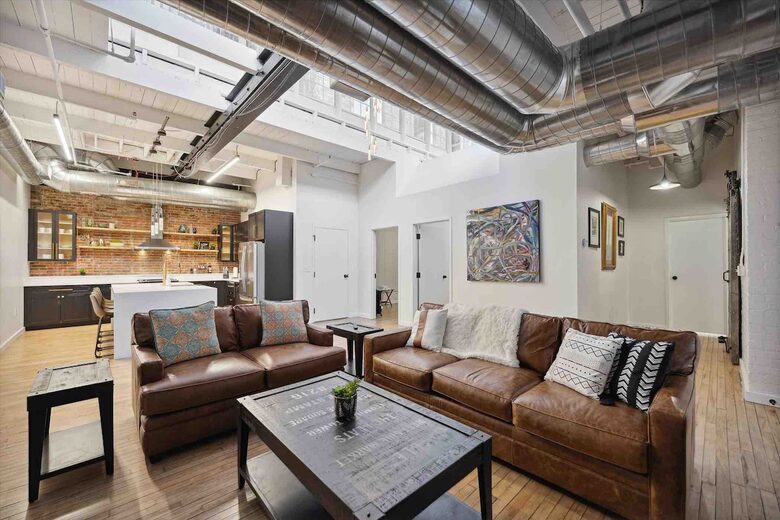 Prime Downtown Retreat | Steps from Dining & Nightlife - Cleveland, Ohio
