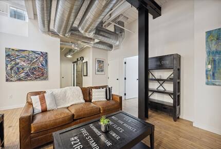 Prime Downtown Retreat | Steps from Dining & Nightlife - Cleveland, Ohio