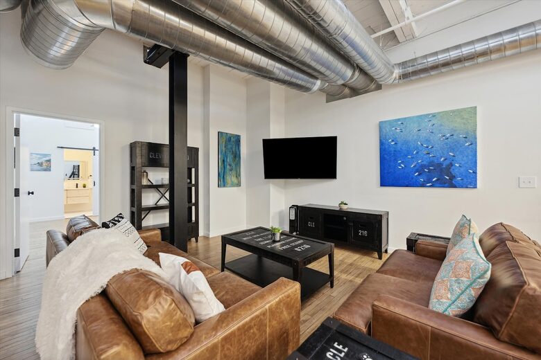 Prime Downtown Retreat | Steps from Dining & Nightlife - Cleveland, Ohio
