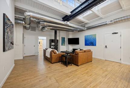 Prime Downtown Retreat | Steps from Dining & Nightlife - Cleveland, Ohio