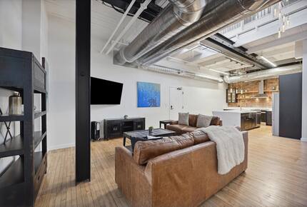 Prime Downtown Retreat | Steps from Dining & Nightlife - Cleveland, Ohio