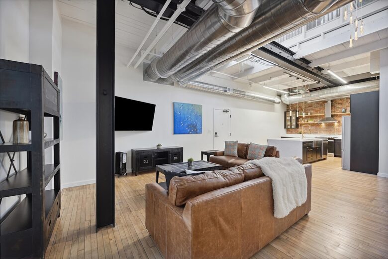 Prime Downtown Retreat | Steps from Dining & Nightlife - Cleveland, Ohio