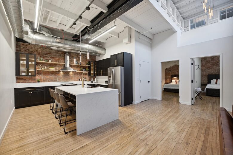 Prime Downtown Retreat | Steps from Dining & Nightlife - Cleveland, Ohio