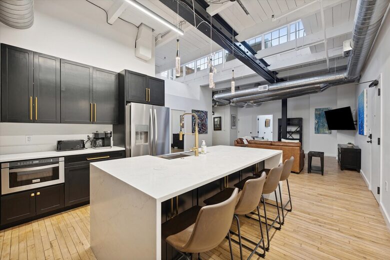Prime Downtown Retreat | Steps from Dining & Nightlife - Cleveland, Ohio