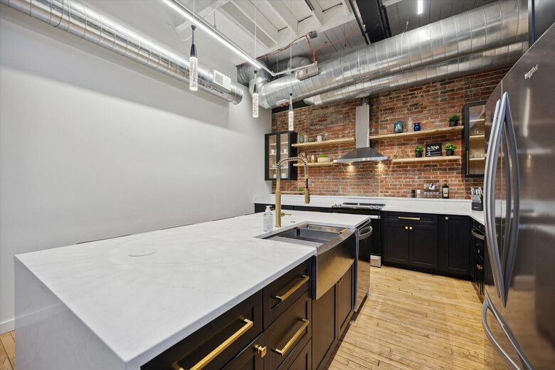Prime Downtown Retreat | Steps from Dining & Nightlife - Cleveland, Ohio