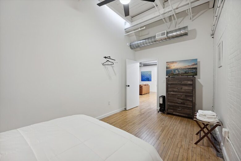 Prime Downtown Retreat | Steps from Dining & Nightlife - Cleveland, Ohio
