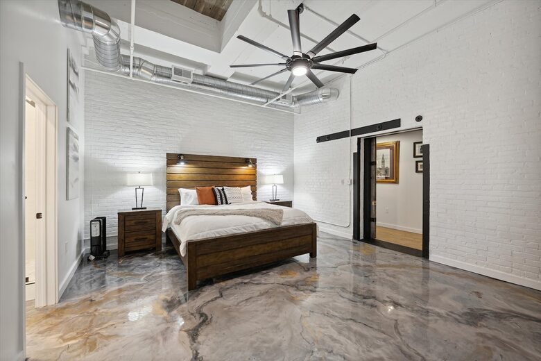Prime Downtown Retreat | Steps from Dining & Nightlife - Cleveland, Ohio