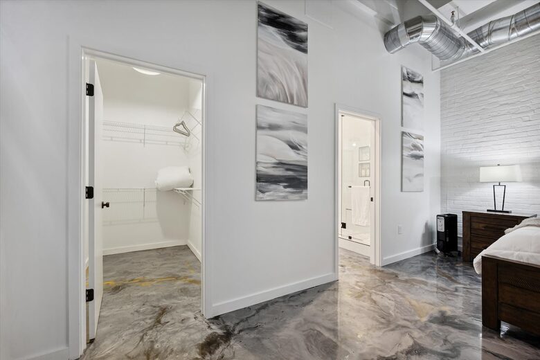 Prime Downtown Retreat | Steps from Dining & Nightlife - Cleveland, Ohio