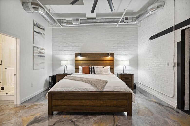 Prime Downtown Retreat | Steps from Dining & Nightlife - Cleveland, Ohio