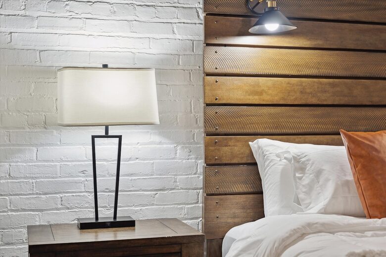 Prime Downtown Retreat | Steps from Dining & Nightlife - Cleveland, Ohio