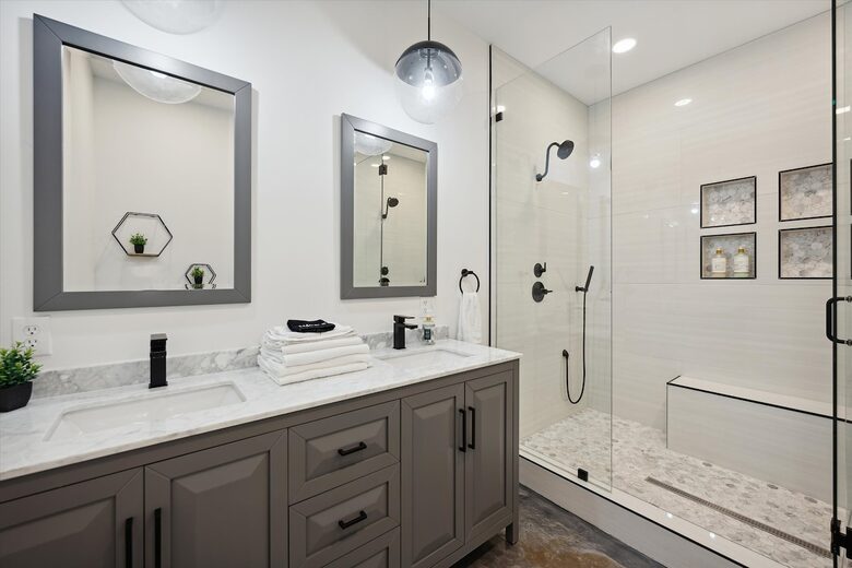 Prime Downtown Retreat | Steps from Dining & Nightlife - Cleveland, Ohio