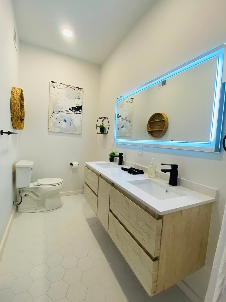 Prime Downtown Retreat | Steps from Dining & Nightlife - Cleveland, Ohio