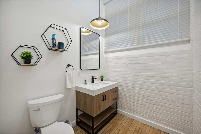 Prime Downtown Retreat | Steps from Dining & Nightlife - Cleveland, Ohio