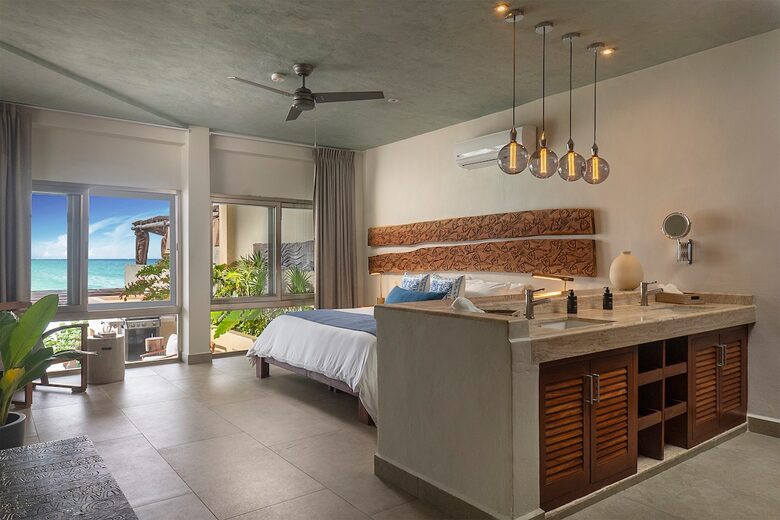 Luxe Caribbean Escape with Rooftop Views & Saltwater Pool - Isla Mujeres, Mexico
