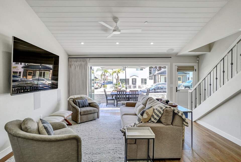 Contemporary Beachside Haven in the Heart of Newport Beach - Newport Beach, California