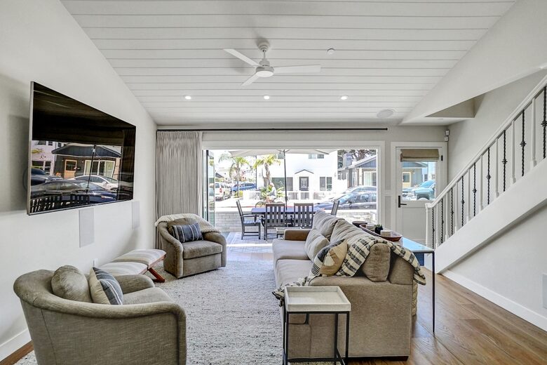 Contemporary Beachside Haven in the Heart of Newport Beach - Newport Beach, California