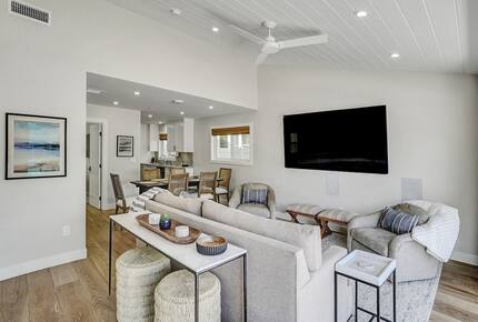 Contemporary Beachside Haven in the Heart of Newport Beach - Newport Beach, California